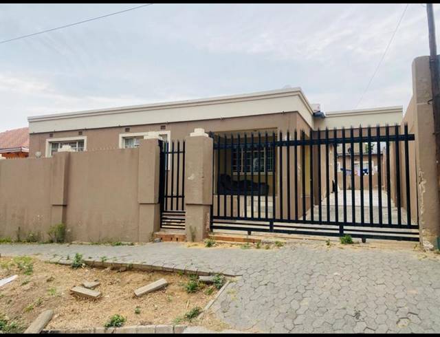 7 BEDROOM HOUSE FOR SALE IN ROSETTENVILLE